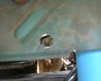 Upper starter retaining bolt